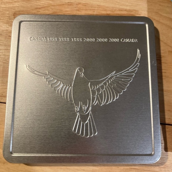 Canada 🍁official millennium keepsake. Only missing postcard from the set - Picture 3 of 5